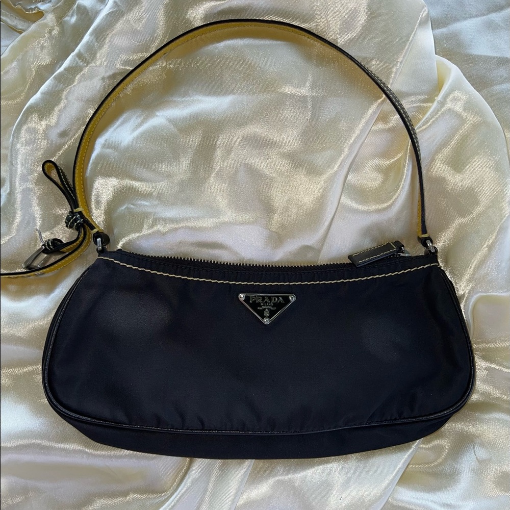 Prada Nylon Tessuto Pochette🐝